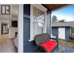 Primary Bedroom - 1050 Chesterfield Rd, Saanich, BC V8Z2T8 Photo 3