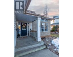 Living room - 2304 56 Avenueclose, Lloydminster, AB T9V2V5 Photo 3