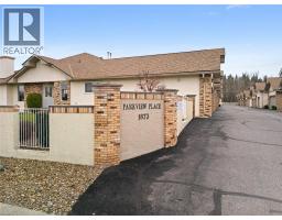 Foyer - 1873 Parkview Crescent Unit 3, Kelowna, BC V1X7G7 Photo 3