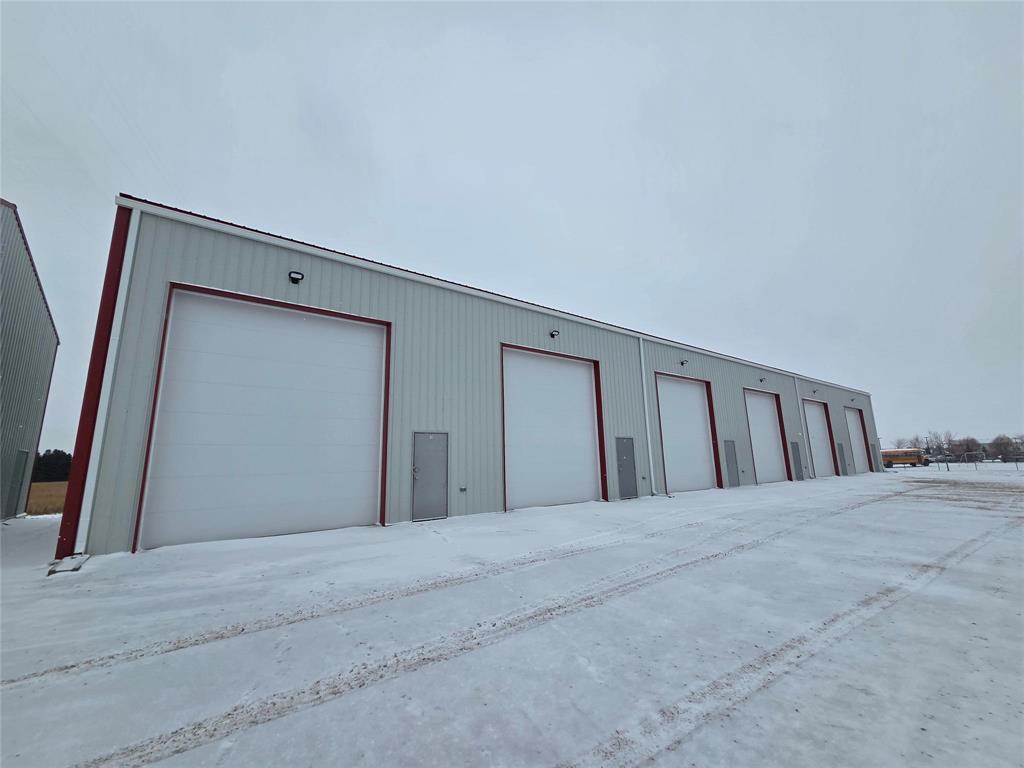 E 1 E 4 33 Tower Avenue