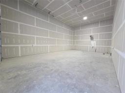 E 1 E 4 33 Tower Avenue, Steinbach, MB R5G0B8 Photo 2