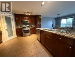 4pc Bathroom - 209 Walnut Crescent, Fort Mcmurray, AB T9K0N4 Photo 2