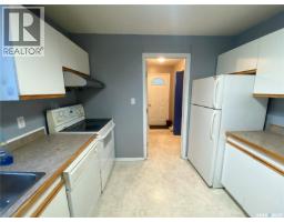 Living room - 619 4th Avenue Nw, Swift Current, SK S9H0V7 Photo 3