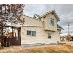 Living room - 2035 20th Avenue, Bowden, AB T0M0K0 Photo 5