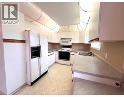 Full ensuite bathroom - 2210 Columbia Avenue Unit 13, Castlegar, BC V1N2X1 Photo 4