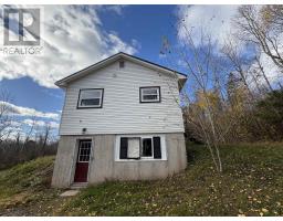 Bath (# pieces 1-6) - 6401 Highway 4, Linacy, NS B2H5C4 Photo 4