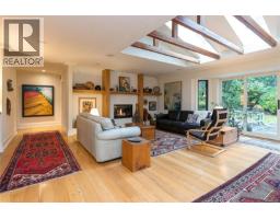 Office - 3955 Burchett Pl, Saanich, BC V8N6C2 Photo 3