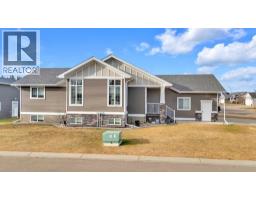 Kitchen - 3901 49 Ave, Ponoka, AB T4J0B6 Photo 5