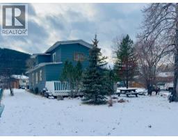 Living room - 11702 22 Avenue, Blairmore, AB T0K0E0 Photo 2