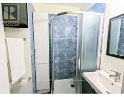 Primary Bedroom - Main 897 Consort Crescent, Mississauga, ON L5C1J8 Photo 4