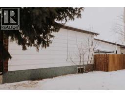 4pc Bathroom - 1913 8 Avenue, Wainwright, AB T9W1H6 Photo 3