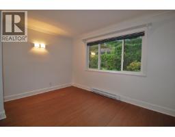 410 Crosscreek Road, Lions Bay, BC V0N2E0 Photo 2