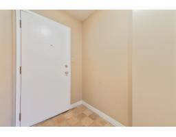 301 15317 Thrift Avenue, White Rock, BC V4B2L4 Photo 3