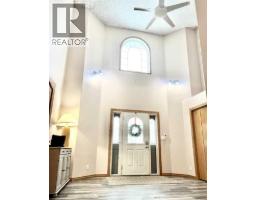 Family room - 4228 8 Avenue, Edson, AB T7E1A8 Photo 4