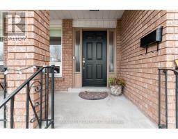 8 Hearne Avenue, Toronto, ON M6L3B8 Photo 3