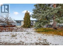 Full bathroom - 830 Franklyn Road, Kelowna, BC V1X3V1 Photo 2