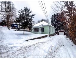 Living room - 10 Duncan Street E, Huntsville, ON P1H1P6 Photo 3