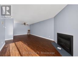 Living room - 211 727 Deveron Crescent, London South, ON N5Z4X4 Photo 3