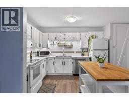 Living room - 1640 Ufton Court Unit 114, Kelowna, BC V1Y8L5 Photo 3