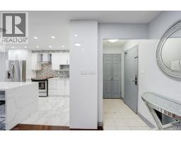 Bedroom - 10 Edgecliff Golfway Unit 206, North York, ON M3C3A3 Photo 4