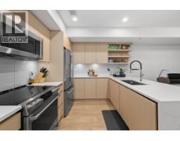 3 752 E 3rd Street, North Vancouver, BC V7L1G9 Photo 2