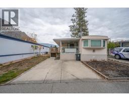 Living room - 4505 Mclean Creek Road Unit C 15, Okanagan Falls, BC V0H1R1 Photo 2