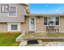 86 Chestnut Drive, Chathamkent, ON N7M4Z1 Photo 3