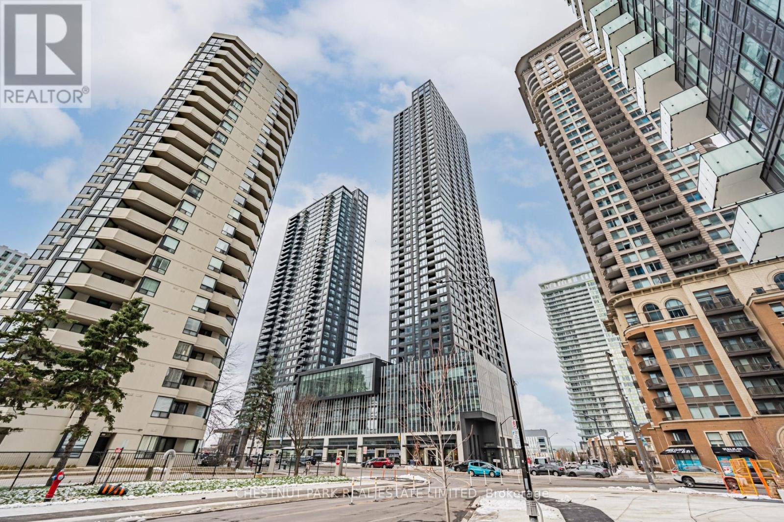 318 395 Square One Drive