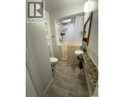 4pc Bathroom - 107 2nd Street S, Cabri, SK S0N0J0 Photo 5