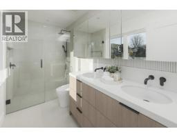 2 2130 E 2nd Avenue, Vancouver, BC V5N1E8 Photo 2