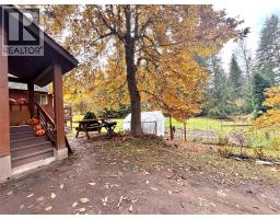 Living room - 7476 Highway 6, Winlaw, BC V0G2J0 Photo 4