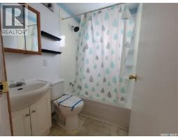 4pc Bathroom - 1262 109th Street, North Battleford, SK S9A2E8 Photo 4