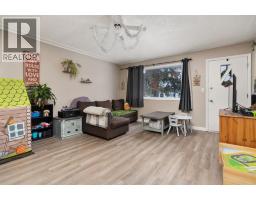 Eat in kitchen - 5315 56 Street, Camrose, AB T4V2E3 Photo 2