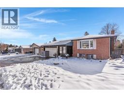 Family room - 136 Limpert Avenue, Cambridge, ON N3C1B9 Photo 2