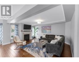 Living room - 35 Viscount Way, East Gwillimbury, ON L0G1M0 Photo 4