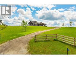 Family room - 4 Middleport Road, Onondaga, ON N3W2G9 Photo 4