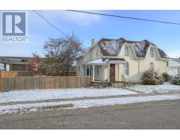 Family room - 222 Ellen Street, North Middlesex, ON N0M2K0 Photo 2