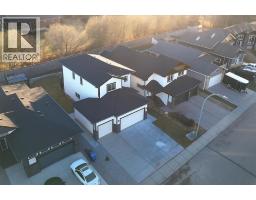 Kitchen - 5821 Maple Cres, Innisfail, AB T4G0A9 Photo 2