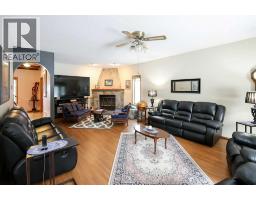 Living room - 10 27501 Township Road 374, Rural Red Deer County, AB T5S2B1 Photo 5