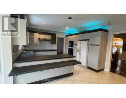 Kitchen - Upper 2501 Mississauga Road, Mississauga, ON L5H4G9 Photo 4