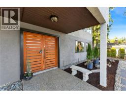 Primary Bedroom - 5198 Beckton Rd, Saanich, BC V8Y2C1 Photo 2