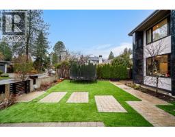 1026 Belmont Avenue, North Vancouver, BC V7R1K2 Photo 2