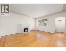 5556 Earles Street, Vancouver, BC V5R3S1 Photo 4