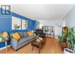 Living room - 7695 Priory Crescent, Mississauga, ON L4T3H6 Photo 2