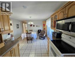 Family room - 210 Francine, Beresford, NB E8K1N8 Photo 4