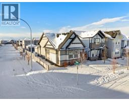 Living room - 3 Hillcrest Close E, Airdrie, AB T4B4T9 Photo 2