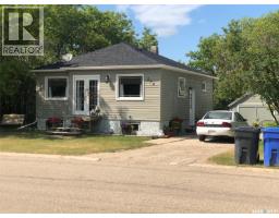Living room - 204 Charter Avenue, Canora, SK S0A0L0 Photo 2