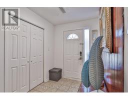 Dining room - 4 Poplar Crescent, Aurora, ON L4G3L3 Photo 3