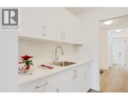 Entrance - 206 2610 Graham St, Victoria, BC V8T3Y9 Photo 5