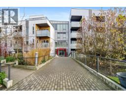 Kitchen - 404 767 Tyee Rd, Victoria, BC V9A0G5 Photo 5